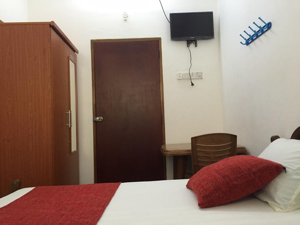 Yaarl Holiday Inn Jaffna Bagian luar foto