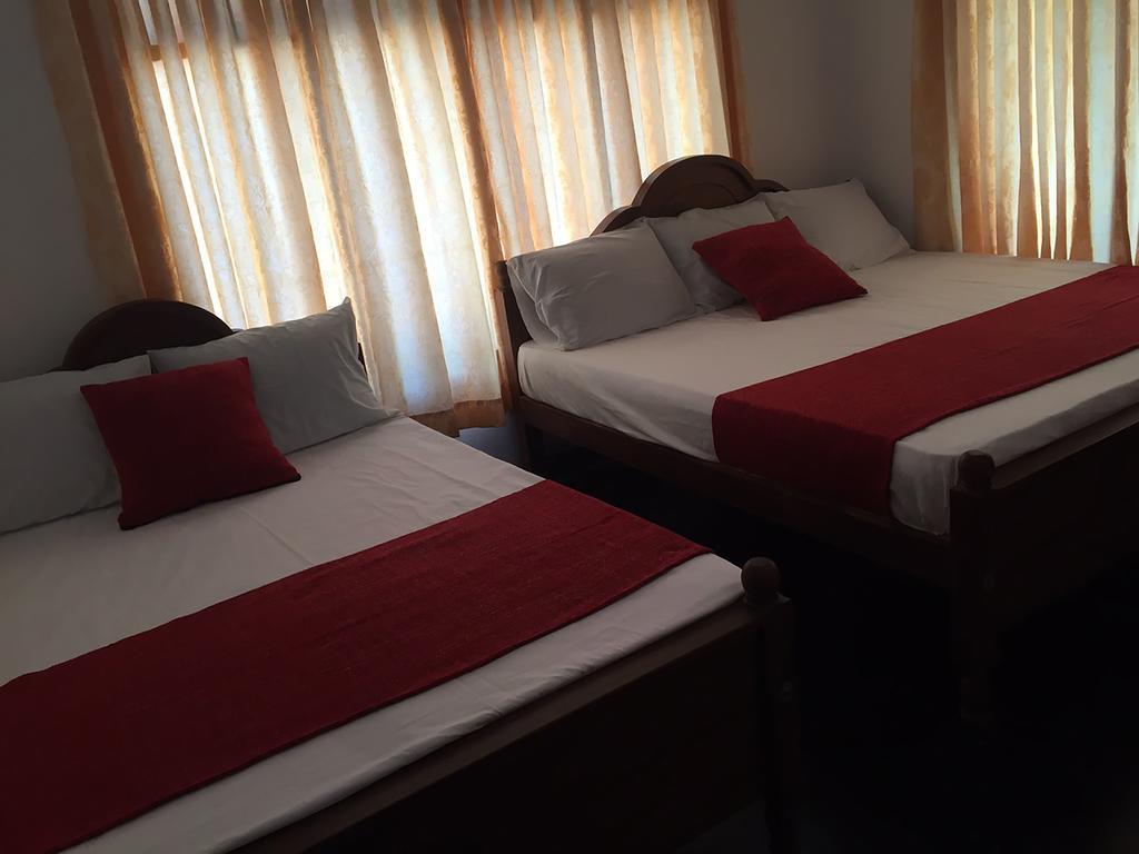 Yaarl Holiday Inn Jaffna Bagian luar foto