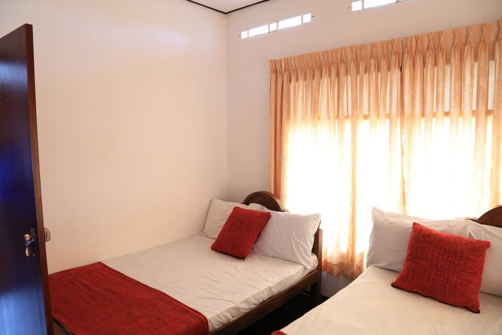 Yaarl Holiday Inn Jaffna Bagian luar foto