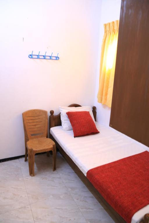 Yaarl Holiday Inn Jaffna Bagian luar foto