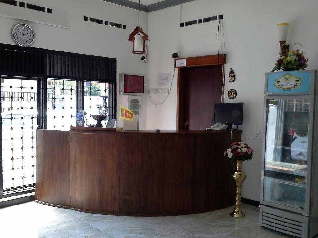 Yaarl Holiday Inn Jaffna Bagian luar foto
