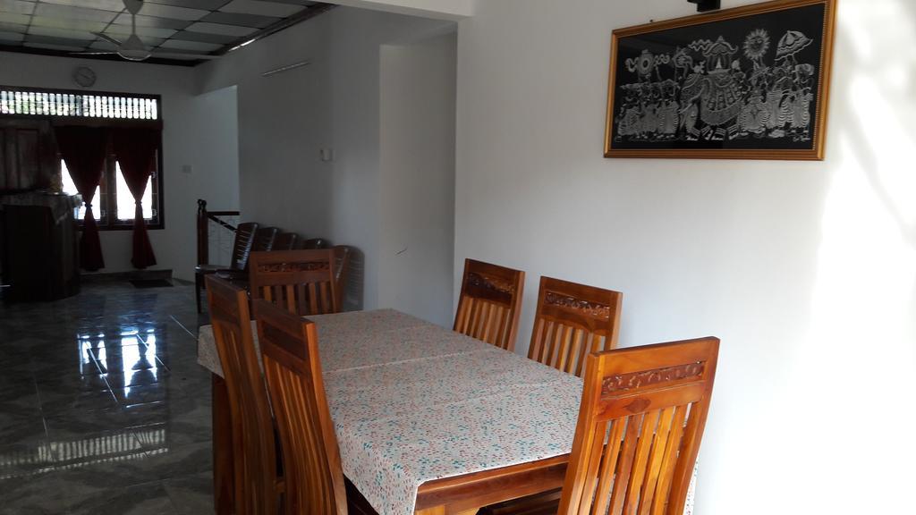 Yaarl Holiday Inn Jaffna Bagian luar foto
