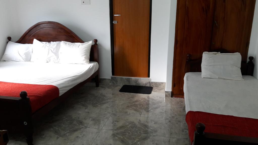 Yaarl Holiday Inn Jaffna Bagian luar foto