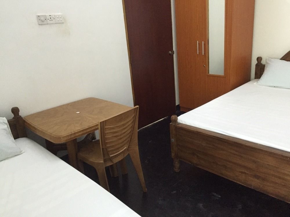 Yaarl Holiday Inn Jaffna Bagian luar foto