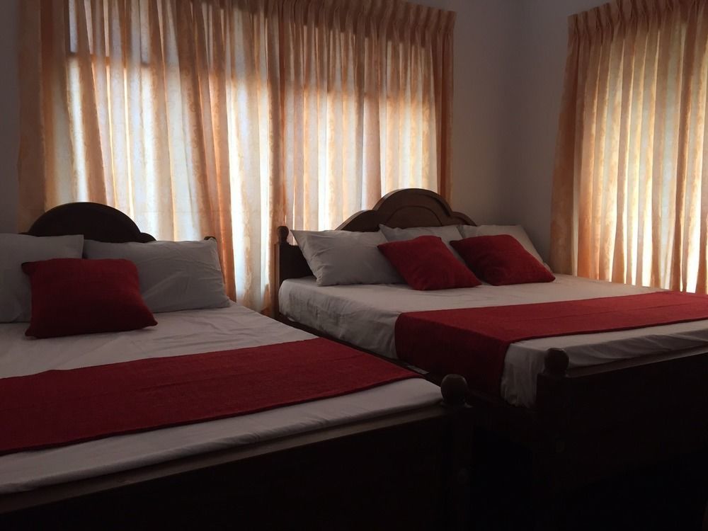 Yaarl Holiday Inn Jaffna Bagian luar foto