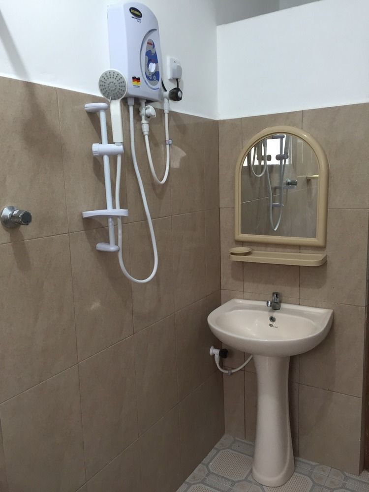 Yaarl Holiday Inn Jaffna Bagian luar foto