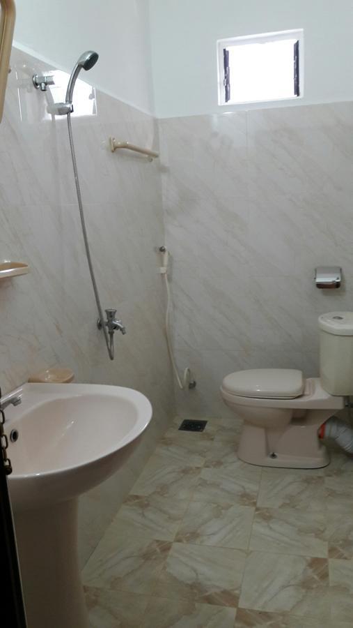 Yaarl Holiday Inn Jaffna Bagian luar foto