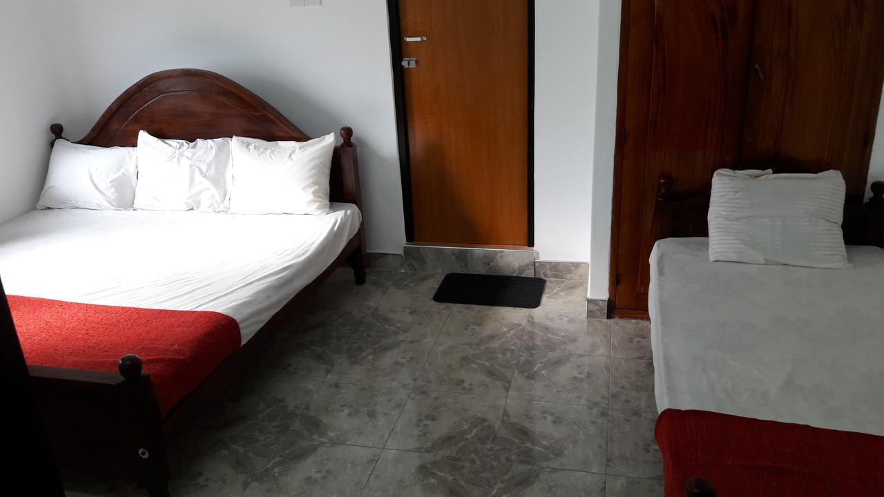 Yaarl Holiday Inn Jaffna Bagian luar foto